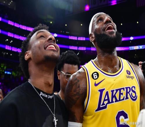 從傷病退役到進(jìn)入輪換，詹姆斯力挺布朗尼：他可以！