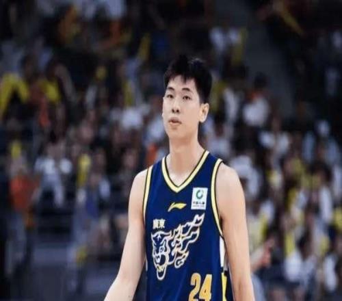 這關(guān)系得是多硬?。?分4犯規(guī)正負(fù)值6，上空籃不進(jìn)，照樣打30分鐘