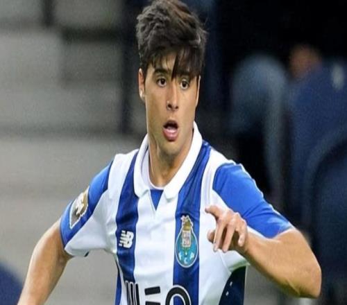 他上賽季在申花一分鐘沒上，本賽季自由身離隊(duì)，至今未敲定新東家