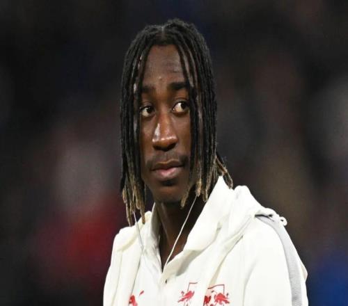 天空體育：斯凱利是曼聯(lián)左后衛(wèi)引援名單的一員羅馬諾：曼聯(lián)已多次派球探考察迪奧曼德