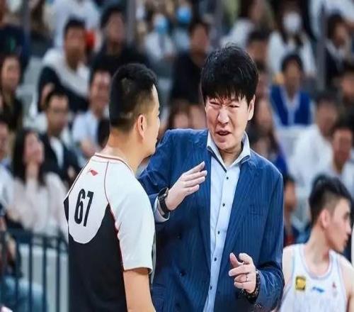 山西男籃主場戰(zhàn)勝山東邱彪居功至偉，鍛煉于德豪堪比車禍?zhǔn)鹿尸F(xiàn)場