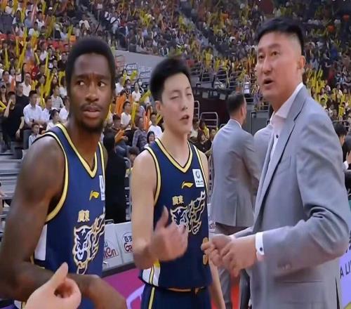 20分驚天逆轉(zhuǎn)！北京男籃險勝廣東，趙睿23分杰曼絕殺，崔永熙17+4