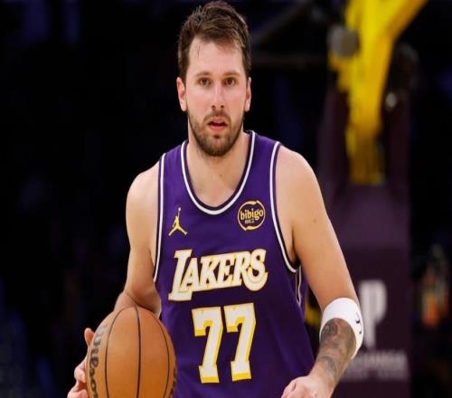 延續(xù)火熱狀態(tài)，東契奇25中15砍41分8板3助3斷&連續(xù)12場(chǎng)30+