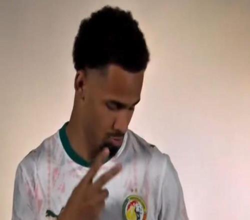 塞內(nèi)加爾隊(duì)官方社媒曬視頻，球衣已經(jīng)繡上第二顆非洲杯冠軍星