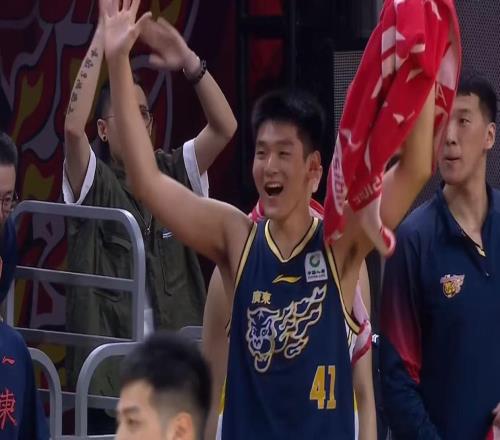 被殘陣北京雙殺了！廣東隊慘遭20分大逆轉，杜鋒逼走兩大內線國手