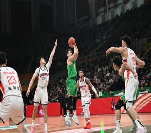 16分大勝，廣州打崩遼寧隊！徐昕20+9兌現(xiàn)天賦，趙繼偉7中1成拖累