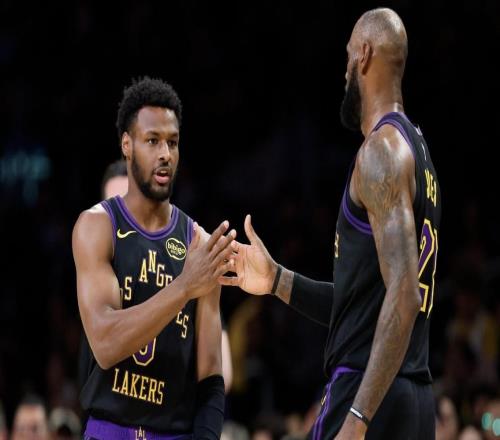 這是41歲布朗尼：上次跟我爸在家單挑，他直接把籃板扣碎了