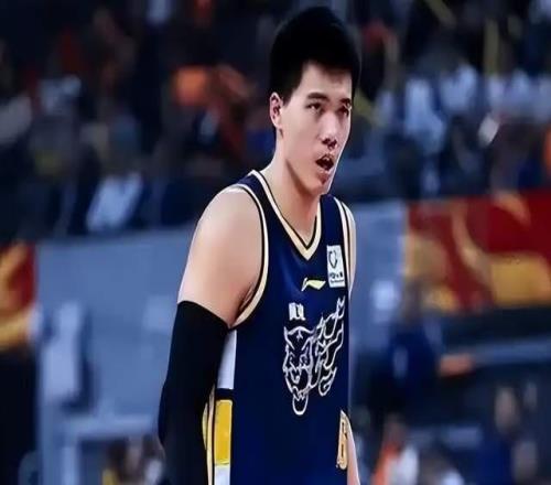 前往北京，焦泊喬將被交易原因曝光，已暫時(shí)離開廣東，楊鳴調(diào)侃