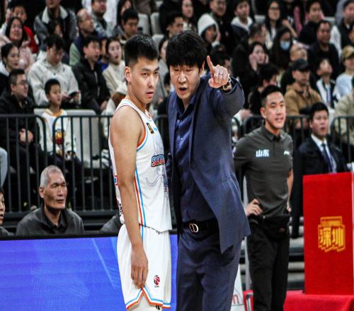 決勝時(shí)刻屢陷得分荒！邱彪需抓好用人細(xì)節(jié)，山東男籃才能走得更遠(yuǎn)