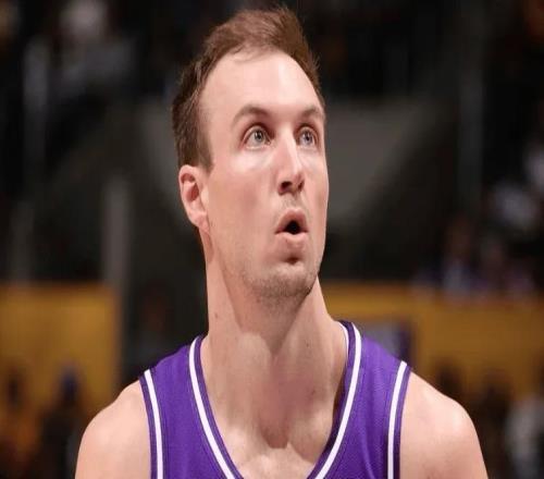 湖人11699擊敗籃網(wǎng)球員評(píng)價(jià)：2人優(yōu)秀，4人及格，4人低迷