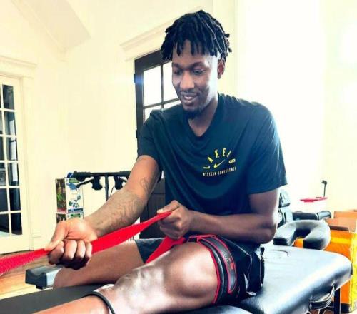 直线下滑！场均3.1分+三分26.9%，直接DNP，5270万啊，真打水漂了