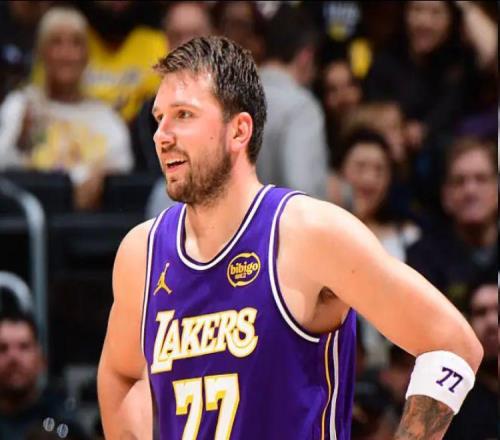 東契奇轟41分創(chuàng)6大神跡：湖人隊史首人比肩科比+一數(shù)據(jù)領(lǐng)跑全聯(lián)盟