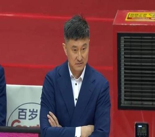 CBA交易窗口開啟，廣東男籃3人或離隊，2后衛(wèi)+1內線，杜鋒做抉擇