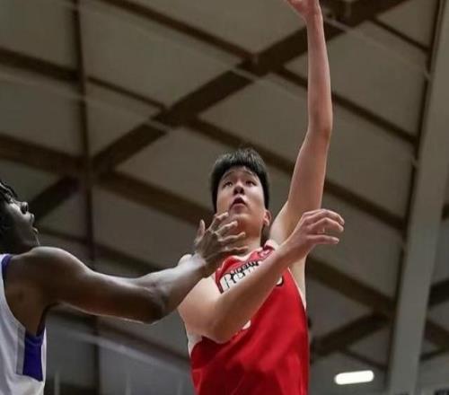 下半場6中6連送暴扣，楊瀚森G聯(lián)賽12中7砍18分7板4助1斷1帽