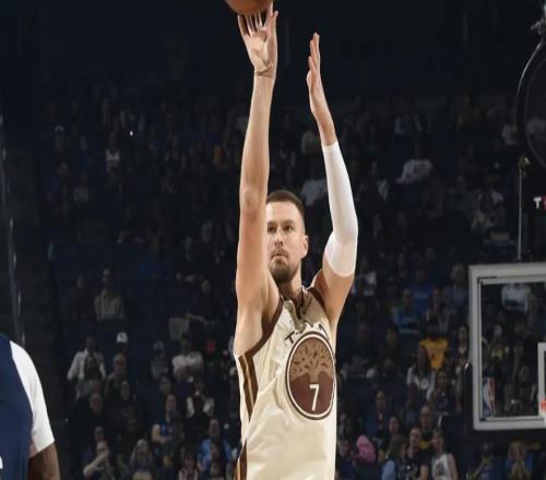 波神：球队有库里这样的老将很重要，我的部分技术就是学甜瓜