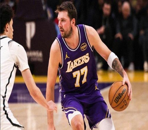 東契奇41+8創(chuàng)多項(xiàng)紀(jì)錄：比肩科比+隊(duì)史第4無(wú)奈16T將禁賽一場(chǎng)