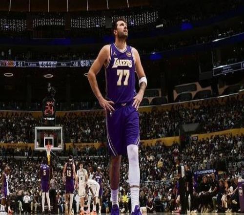 得分機器！東契奇連續(xù)12場比賽轟30+創(chuàng)個人生涯紀錄