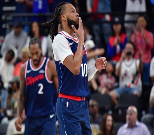 0.4秒準(zhǔn)絕殺，小卡28+8破紀(jì)錄！快船24分大逆轉(zhuǎn)1換2交易哈登雙贏