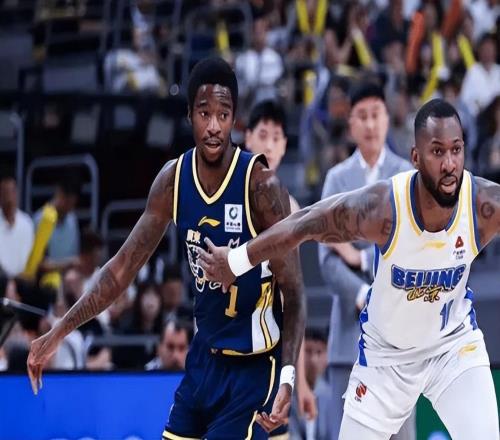 廣東主場遭北京絕殺，但令人欣喜的是，杜鋒整場比賽，沒有罵人