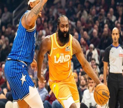 轟42+2+3！請(qǐng)把球給哈登，米切爾賽后采訪攤牌，梅里爾也把話挑明