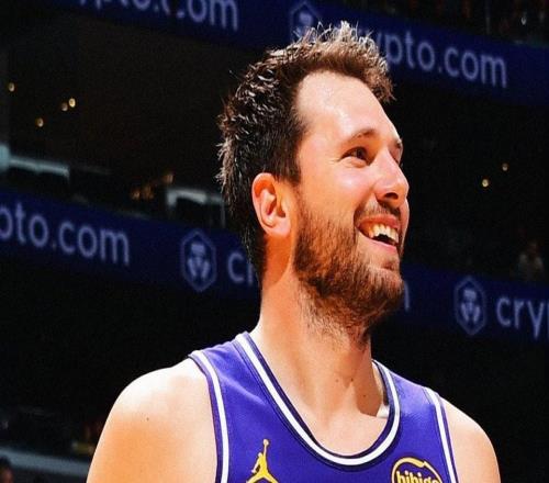 東契奇連續(xù)12場(chǎng)30分+，湖人隊(duì)史繼韋斯特、貝勒、科比后第4人