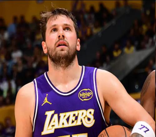 湖人近12戰(zhàn)11勝！東契奇3月轟558分談MVP榜排名下降：不懂能做啥