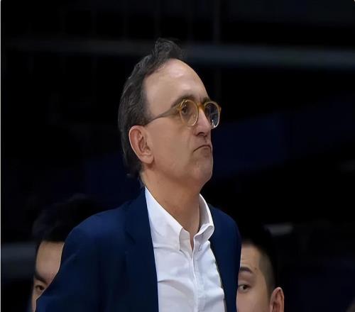 辽篮全体手感冰凉，防守松懈，斗志全无，什么原因跟主教练无关