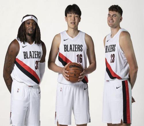 楊瀚森17+9+3，率隊(duì)鎖定季后賽！創(chuàng)25年紀(jì)錄，首輪對(duì)手+時(shí)間確定