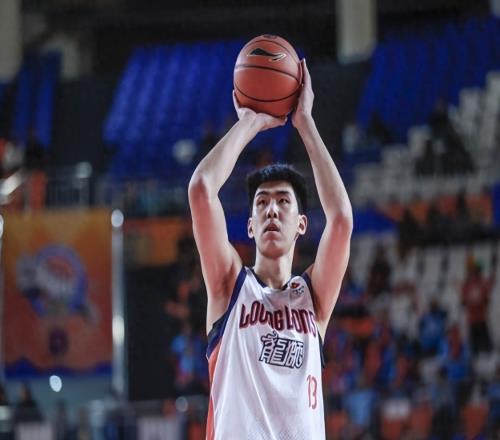 20+9，徐昕打爆四冠王內(nèi)線，賽后聽聽粵媒怎么說，杜鋒遭到質(zhì)疑