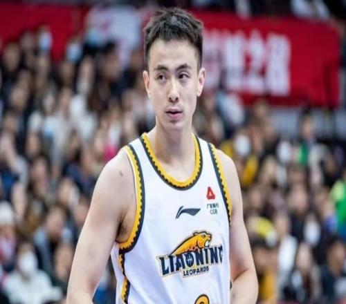 21投2中出手就打铁男篮第一后卫真老了：赵继伟这两战太拉胯了