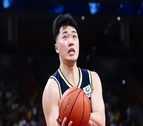 虐四川，广东3人被指责！杜锋糟糕用人，张皓嘉与麦考尔打崩身价