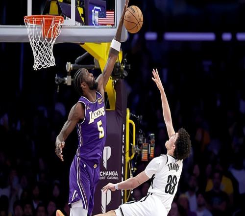 防守態(tài)度積極了許多！為什么湖人不能給先發(fā)中鋒多些出手機(jī)會(huì)呢