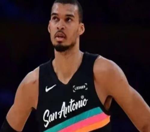 隨著馬刺8連勝，森林狼慘敗22分，西部最新排名出爐！灰熊第11