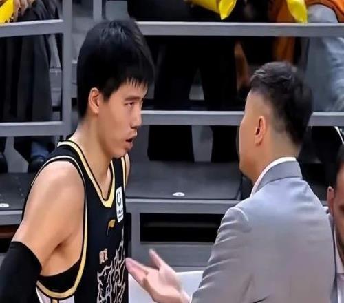 重磅：廣東隊(duì)內(nèi)訌曝光：不堪忍受辱罵，焦泊喬更衣室與杜鋒決裂