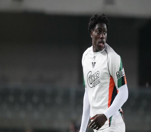 斯基拉：羅馬、米蘭雙雄正在關(guān)注22歲威尼斯中場(chǎng)伊薩敦比亞