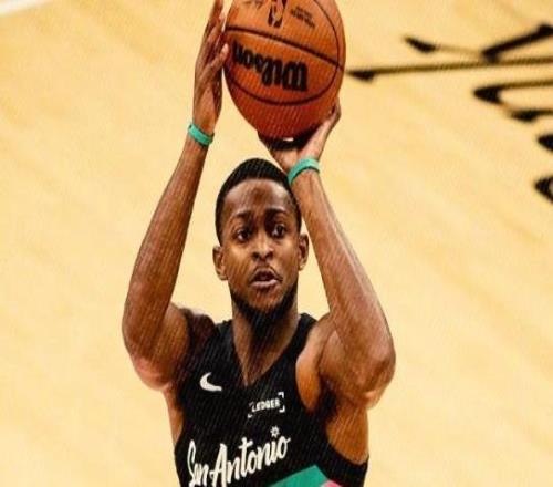 文班亞馬23+15+6比肩傳奇，卡斯?fàn)柸p，馬刺大勝雄鹿26戰(zhàn)24勝