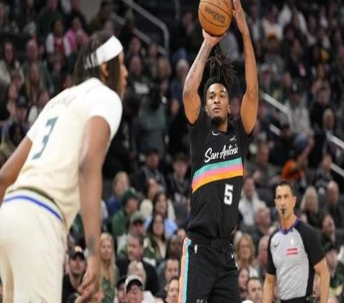 32分惨案！马刺7人上双打崩对手：全场鸦雀无声，文班轰23+15+6