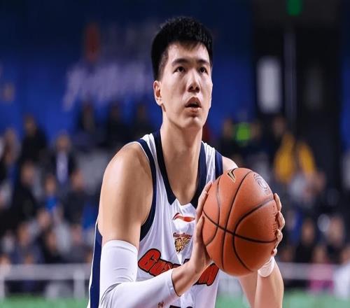 廣東3消息！焦泊喬或與鄒雨宸互換，徐昕難回歸，張皓嘉坐穩(wěn)首發(fā)