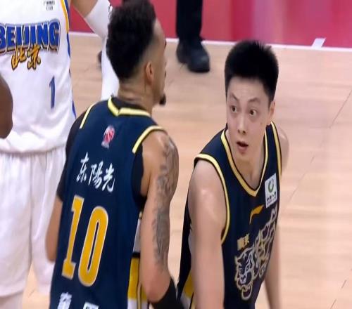 恭喜廣東隊(duì)！男籃內(nèi)線國手有望加盟，保送杜鋒躺進(jìn)總決賽！