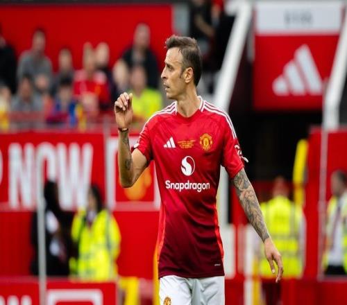 曼联传奇队53击败南安普顿传奇队，贝尔巴托夫罚丢一粒点球