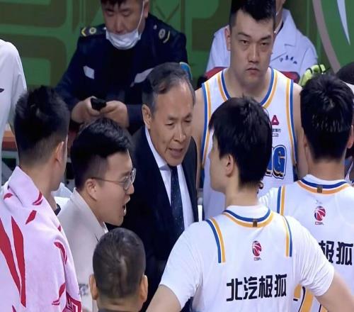 北京男籃2分險勝同曦，趙睿24+4+6火力全開，周琦10+9祝銘震19分