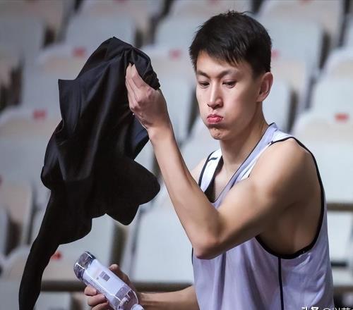 37歲男籃傳奇人物：身家早已過億，打20年拿5冠，是CBA現(xiàn)役常青樹