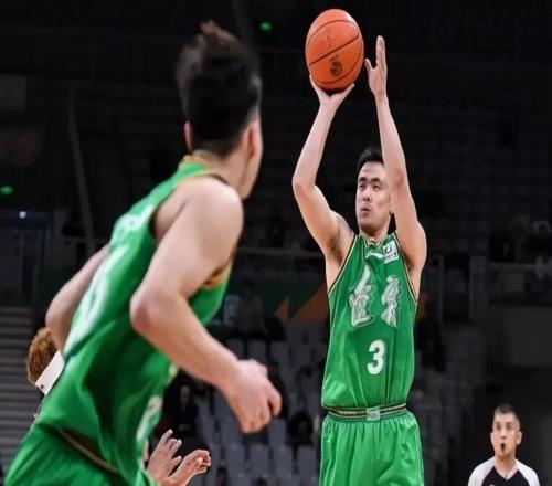 CBA常規(guī)賽！福建對(duì)陣遼寧，莫蘭德鎮(zhèn)守禁區(qū)，黎伊揚(yáng)能否沖擊三雙