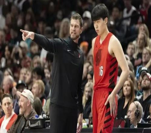 開拓者大勝奇才楊瀚森得分居然比肩克林根，一細(xì)節(jié)顯示用力過猛