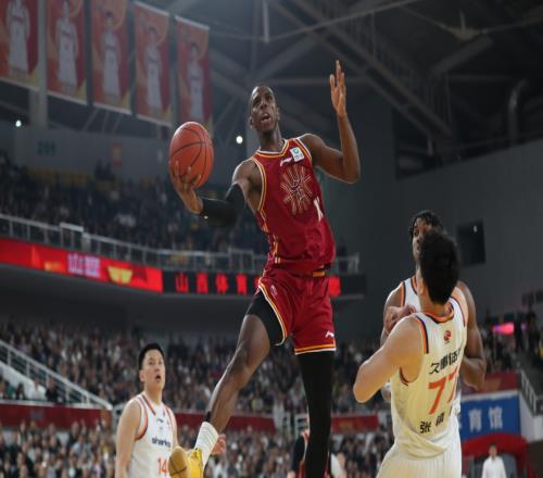 一場(chǎng)96：100讓季后賽格局重新洗牌！遼寧運(yùn)氣太好，青島坐穩(wěn)前8