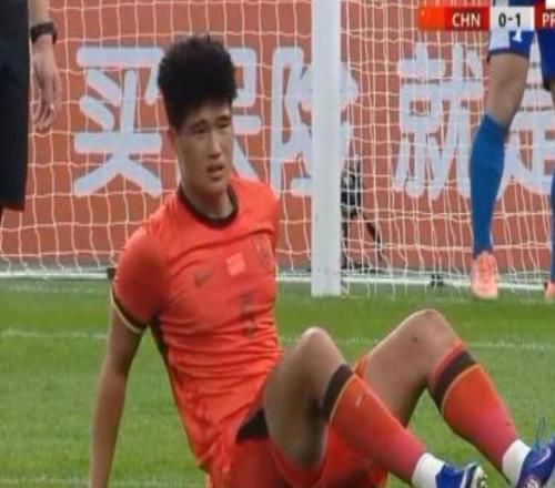 記者：彭嘯傷勢(shì)無(wú)大礙，教練組會(huì)根據(jù)他身體情況安排出場(chǎng)時(shí)間