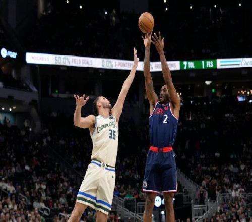 快船横扫雄鹿5连胜：小卡连51场20+创3纪录特伦特36+9三分