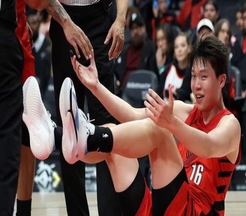 NBA生涯首次技犯！楊瀚森回應(yīng)，態(tài)度誠懇，自言沒吃虧，被罰2000