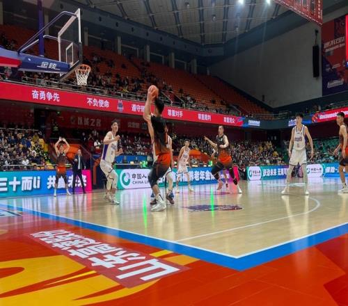 全场战报斯蒂尔27分，山东男篮111：103天津