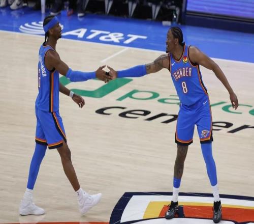 手感不好罚球来凑！亚历山大延续得分记录，但频繁罚球让人无感